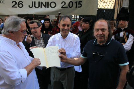 26-06-2015.Atox y el nuevo himno de la UDO, obra de O Carrabouxo y Foxo. José Paz